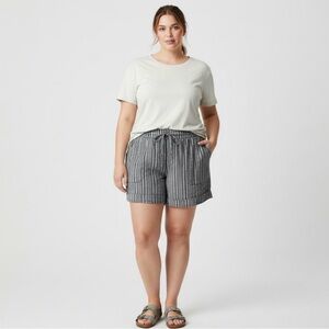 Royalty For Me Gray Black Vertical Stripes Linen Shorts Woman Lady Plus 2X